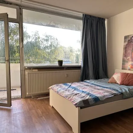 Rent this 4 bed apartment on Brüsseler Straße 11 in 53117 Bonn, Germany