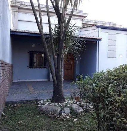 Buy this studio house on Macondo X in Avenida Hipólito Yrigoyen 1180, Quilmes Este