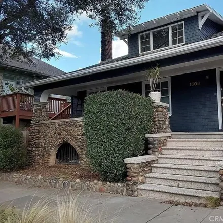 Buy this 5 bed house on 2100 P Street in Sacramento, CA 95811