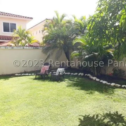 Rent this 4 bed house on Corredor Sur in Versalles, Don Bosco