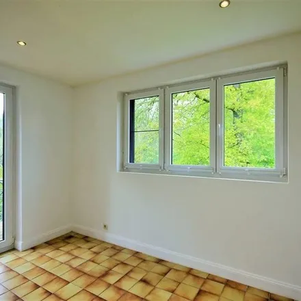 Rent this 3 bed apartment on Chemin des Lorias in 6120 Nalinnes, Belgium