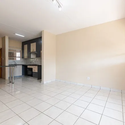Image 4 - Fred Verseput Avenue, Vorna Valley, Midrand, 1680, South Africa - Apartment for rent