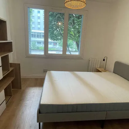 Rent this 2 bed apartment on 11 Rue Eugène Sue in 38100 Grenoble, France