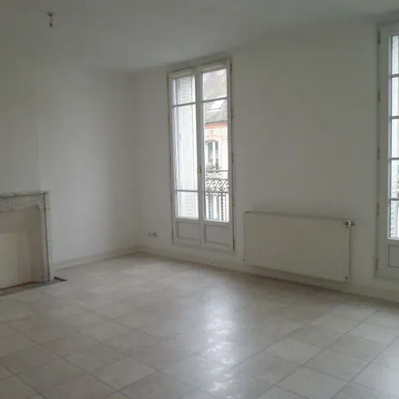 Rent this 3 bed apartment on Mont Enflamme in 77300 Fontainebleau, France