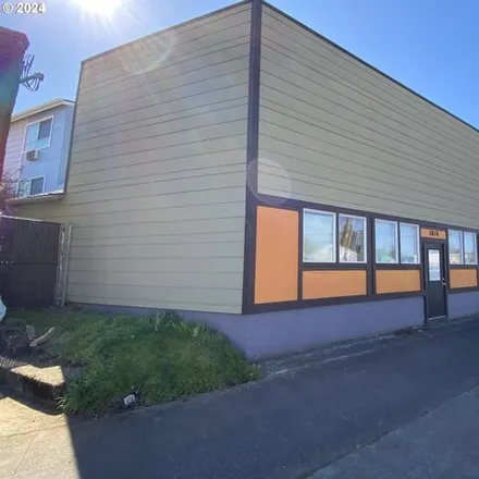 Buy this studio house on 5816 Se Foster Rd in Portland, Oregon