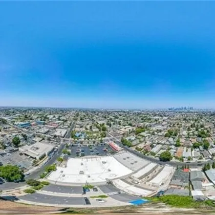 Image 5 - 1167 East 43rd Place, Los Angeles, CA 90011, USA - House for sale