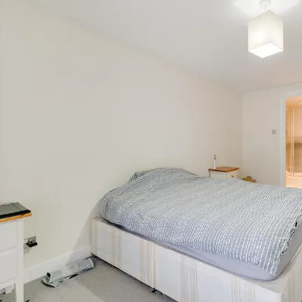 Image 7 - Pierhead Lock, 416 Manchester Road, Canary Wharf, London, E14 3FD, United Kingdom - Apartment for sale