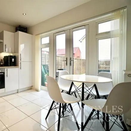 Image 3 - Seafarer Mews, Rowhedge, CO5 7DJ, United Kingdom - Townhouse for sale