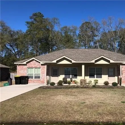 Rent this 2 bed house on Village Oaks Boulevard in Ponchatoula, LA 70454