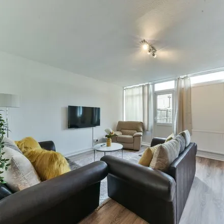Rent this 3 bed house on London in SE15 4UF, United Kingdom
