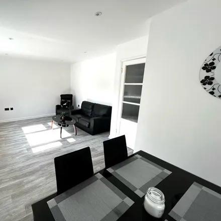 Rent this 1 bed apartment on 16 Woodstock Road in London, CR0 1JR