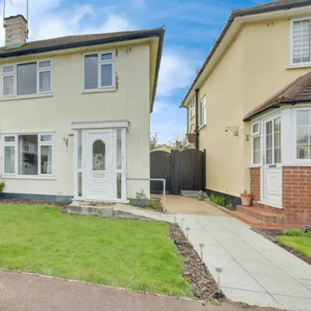 Buy this 3 bed duplex on Stonehill Close in Leigh on Sea, SS9 4AZ