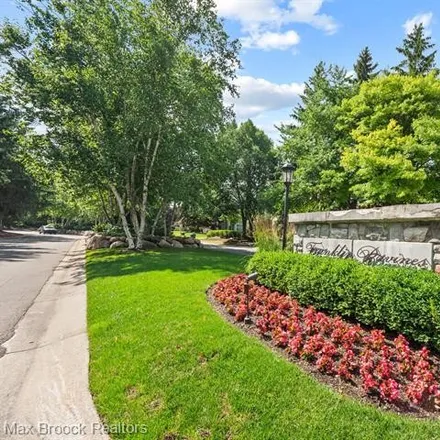 Image 2 - 7225 Camden Court, Bloomfield Township, MI 48301, USA - House for sale