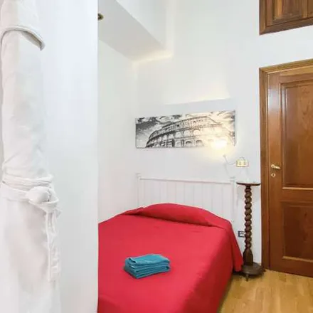 Rent this 6 bed apartment on Hostaria I Buoni Amici in Via Aleardo Aleardi, 4