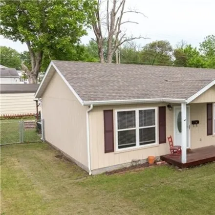 Buy this 3 bed house on 339 North Oak Street in Eldon, MO 65026