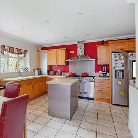 Image 4 - Welcomes Road, London, CR8 5HH, United Kingdom - House for sale