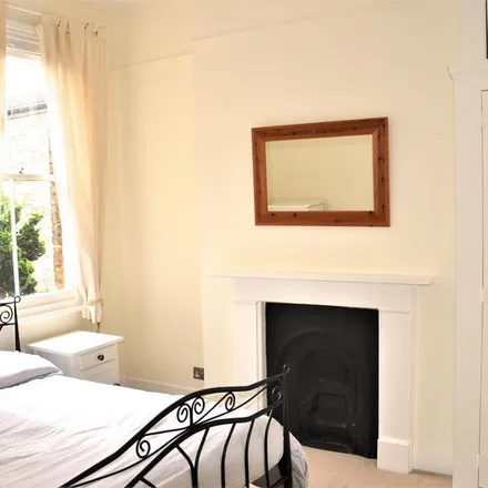 Image 3 - 90 Cromford Road, London, SW18 1NY, United Kingdom - Apartment for rent