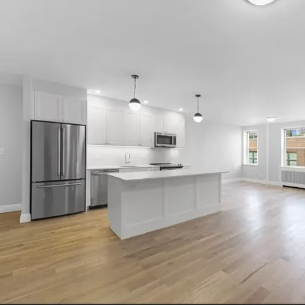 Rent this 3 bed apartment on Greenwich St