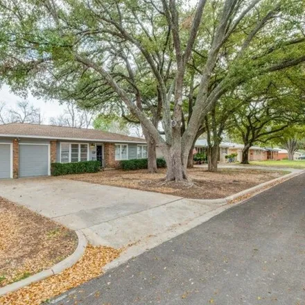 Buy this 3 bed house on 2157 Trinity Drive in Waco, TX 76710