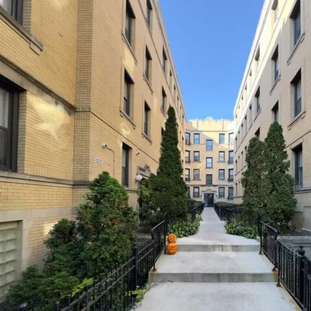 Rent this studio house on 4600-4608 North Beacon Street in Chicago, IL 60640