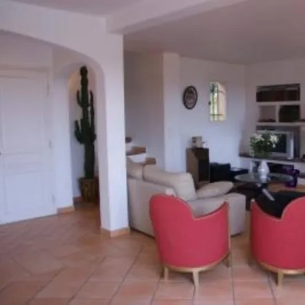 Rent this 4 bed house on Sainte-Maxime in Avenue Charles de Gaulle, 83120 Sainte-Maxime