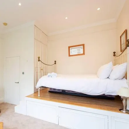 Rent this 1 bed townhouse on London in SW4 0NW, United Kingdom