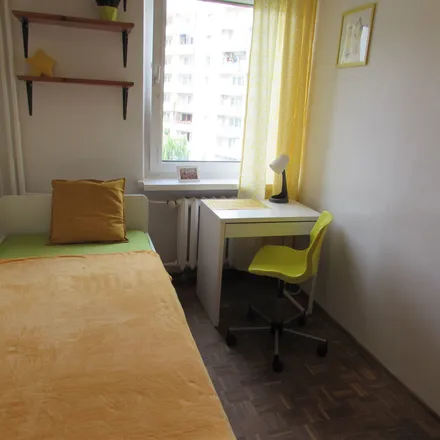 Rent this 3 bed room on Generała Tadeusza Bora-Komorowskiego 6 in 03-982 Warsaw, Poland