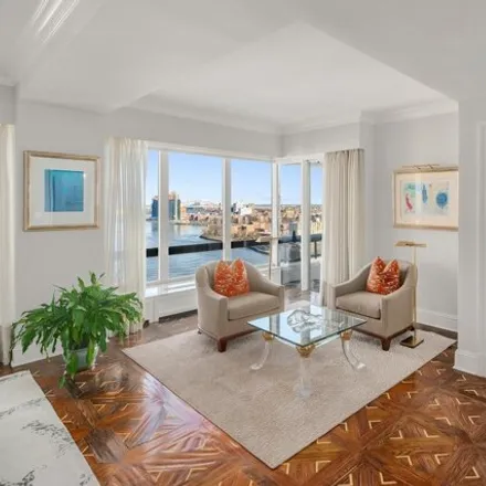 Image 5 - 530 East 76th Street, New York, NY 10021, USA - Townhouse for sale