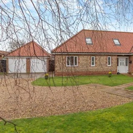 Buy this 5 bed house on Meadow View in Bacton, NR12 0LY