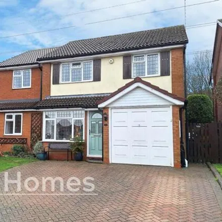 Buy this 5 bed house on Ames Close in Luton, LU3 4AS