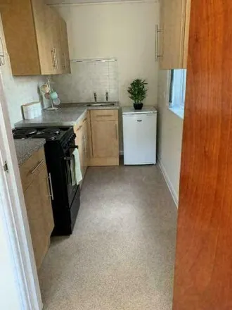 Image 5 - Waveney Grove, Newcastle-under-Lyme, ST5 3PN, United Kingdom - Apartment for rent