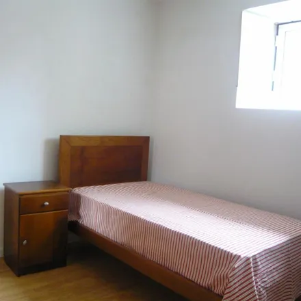 Rent this 4 bed apartment on Rua Eça de Queiroz 39 in 3000-147 Coimbra, Portugal