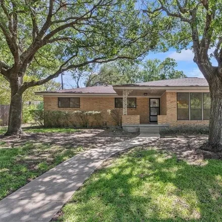 Buy this 3 bed house on 708 Arliss Drive in Woodway, TX 76712