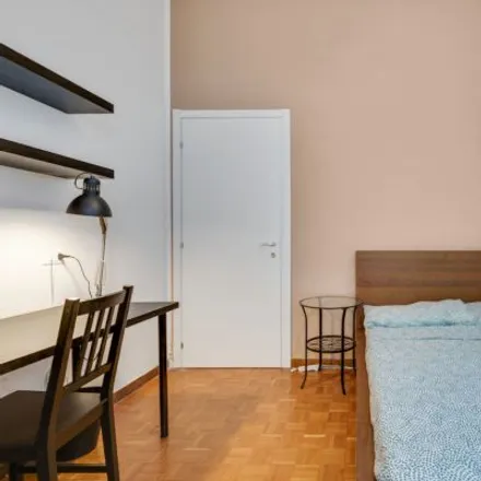 Rent this 6 bed room on Liceo classico Giovanni Berchet in Via della Commenda, 20122 Milan MI
