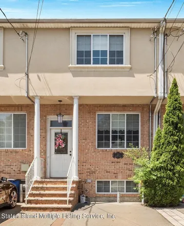 Buy this 3 bed townhouse on 23 Knight Loop in New York, NY 10306