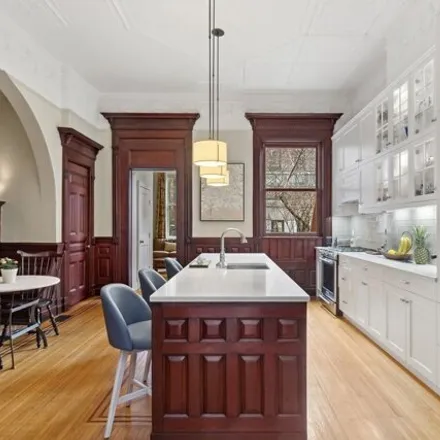 Image 4 - 240 Berkeley Place, New York, NY 11217, USA - Townhouse for sale