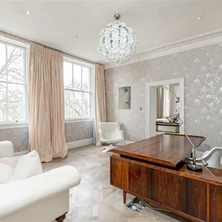 Rent this 5 bed apartment on 36A Cleveland Square in London, W2 6DZ