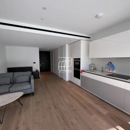 Image 2 - Halliday House, 2 Circus Road West, Nine Elms, London, SW11 8EY, United Kingdom - Apartment for rent