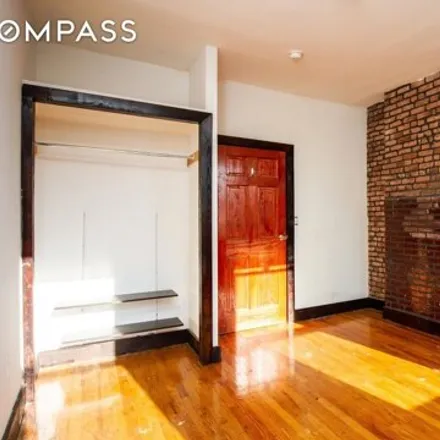 Image 6 - 184 Irving Avenue, New York, NY 11237, USA - House for rent