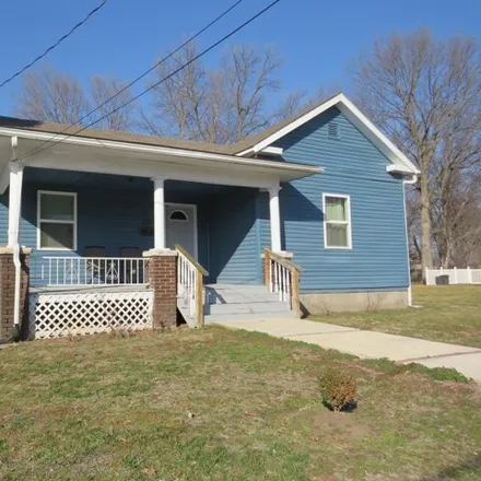 Buy this 3 bed house on 233 East Yerby Street in Marshall, MO 65340