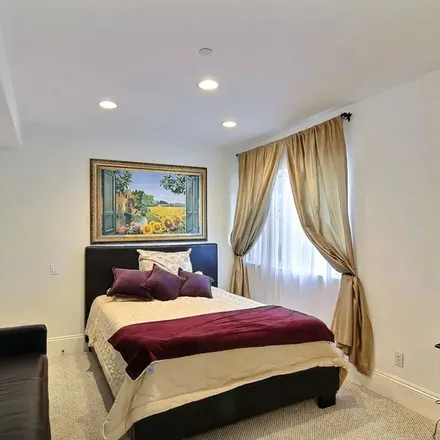Rent this 3 bed townhouse on Sunset & Muskingum in West Sunset Boulevard, Los Angeles