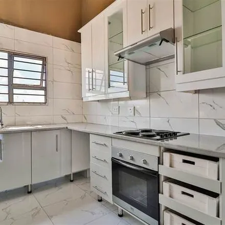 Image 4 - Bushwillow Street, Kibler Park, Gauteng, 2053, South Africa - Apartment for rent