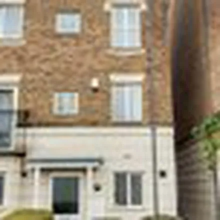 Rent this 4 bed townhouse on Chapman Place in London, N4 2PD
