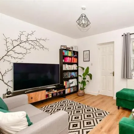 Buy this 2 bed townhouse on Canterbury Road in London, CR0 3HD