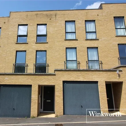 Rent this 3 bed townhouse on unnamed road in Borehamwood, WD6 5FP