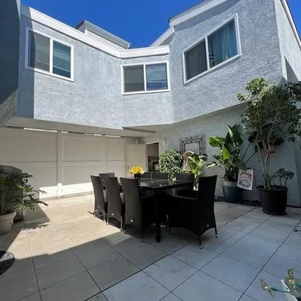 Rent this 4 bed apartment on 414 19th Street in Huntington Beach, CA 92648