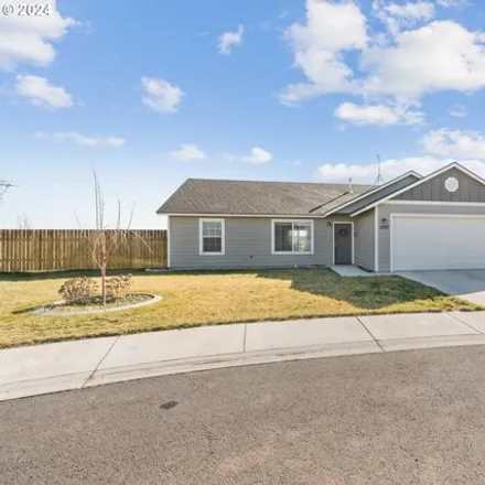 Buy this 3 bed house on Elm Place in Umatilla, Umatilla County