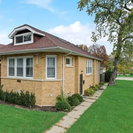 Buy this 4 bed house on 11559 South Hale Avenue in Chicago, IL 60643