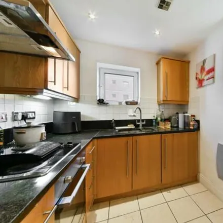 Image 5 - unnamed road, London, TW8 0FB, United Kingdom - Apartment for sale