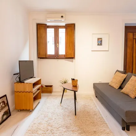 Rent this 3 bed apartment on Cafe Divino in Rua das Musas, 4000-121 Porto